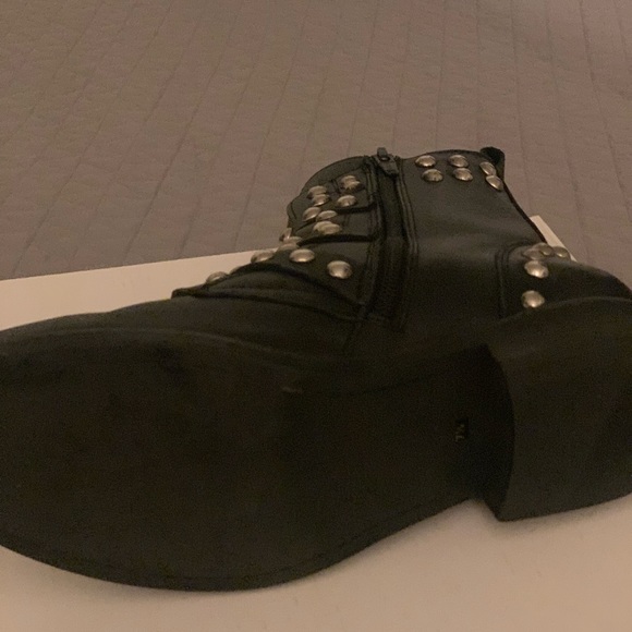 Black Studded Steve Madden boot - Picture 5 of 5